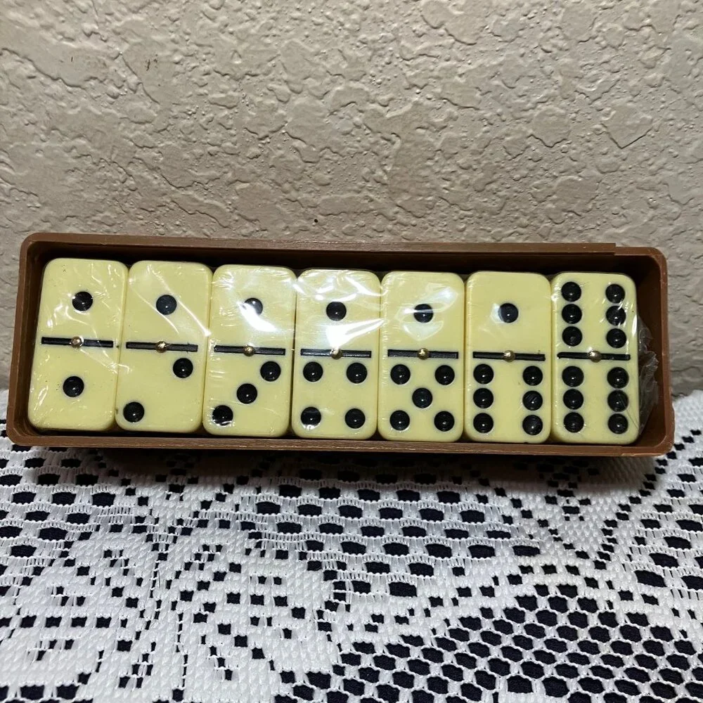 Aero Plane Dominoes Double Six Dominoes‎ New in Plastic Case With Metal Spin